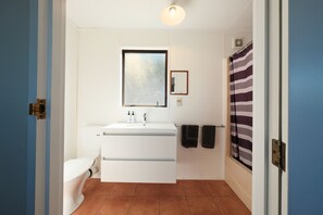 Studio dành cho gia đình, sân hiên, quang cảnh vườn | Phòng tắm