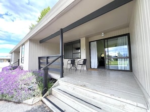 Superior Apartment, 2 Bedrooms, Mountain View | Exterior detail