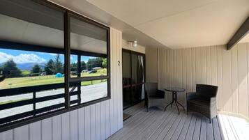 Superior Apartment, 2 Bedrooms, Mountain View | Outdoor dining