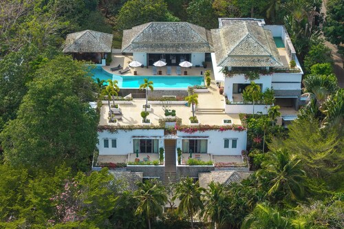 Seaview Own Pool Full-Time Maid V302