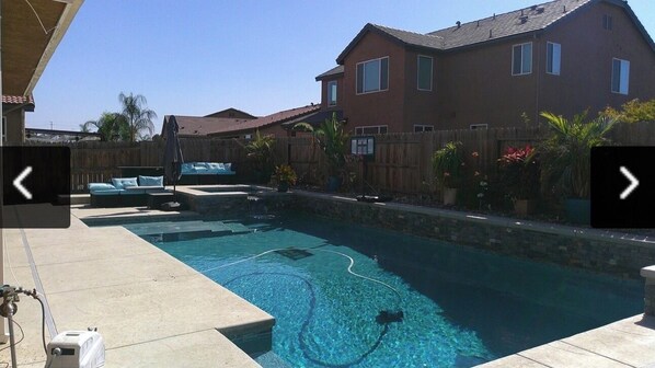 Pool - Spacious 4-bedroom house in peaceful Visalia with AC, pool, spa, full game room (Visalia)