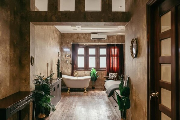 Basic-Studio, Balkon, Stadtblick | Wellness