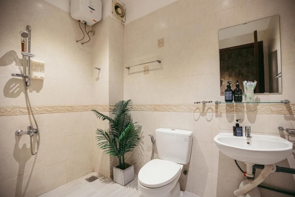 Basic Studio, Balcony, City View | Bathroom