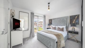 3 bedrooms, iron/ironing board, WiFi, bed sheets