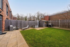 Terrace/patio - 3 bedroom house in Bricket Wood , St Albans with Free Parking and EV Charger (Bricket Wood)