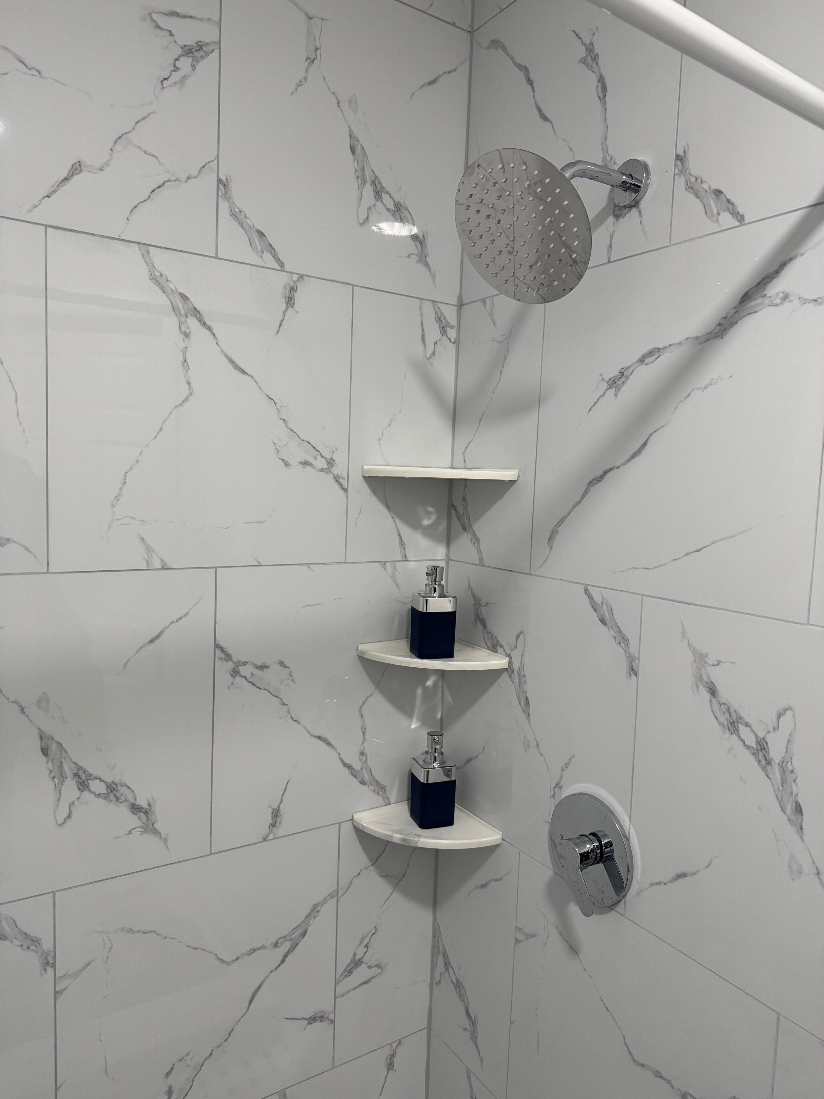 Shower, jetted tub, bidet, towels