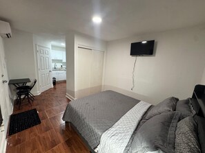 1 bedroom, iron/ironing board, WiFi, bed sheets - Room, cozy and well-lit (Tampa)