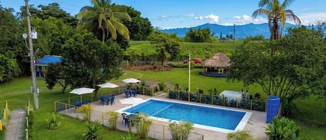 Piscine extérieure