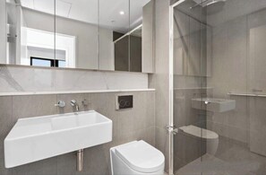 Shower, towels, soap, toilet paper - 1 bedroom southbank apartment opposite crown casino, 5 Minutes to the CBD (Southbank)
