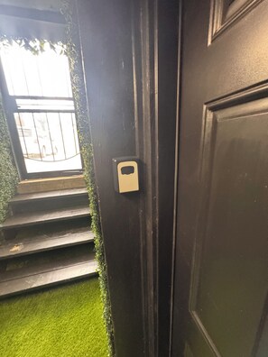 Interior - Benson Bunny Pink Hole (Omaha)