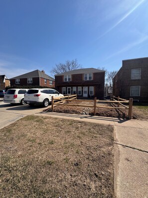 Exterior - Benson Bunny Pink Hole (Omaha)