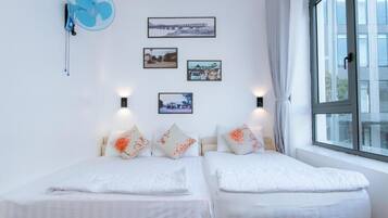 Studio phong cách cổ điển, ban công, quang cảnh thành phố