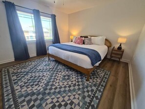 Iron/ironing board, WiFi, bed sheets - 2BR 1.5BA Gorgeous Condo Near Hospitals - Shopping (Saint Andrews)