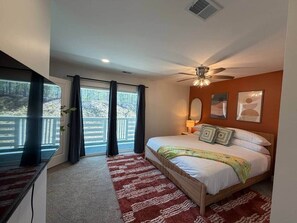 Iron/ironing board, WiFi, bed sheets - 3BR 2.5BA Fort Jackson | Fast WiFi + Parking (Dentsville)
