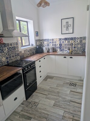 Private kitchen - Fisherman's Dream in Port Stephens (Salt Ash)