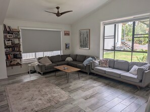 Living area - Fisherman's Dream in Port Stephens (Salt Ash)