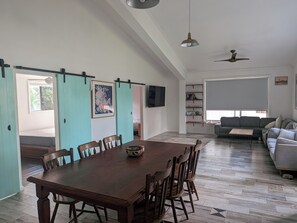 Dining - Fisherman's Dream in Port Stephens (Salt Ash)