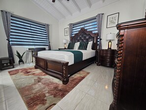 2 bedrooms, iron/ironing board, WiFi, bed sheets - 2-bedroom brand new central townhome in soothing Portmore with air conditioning (Portmore)