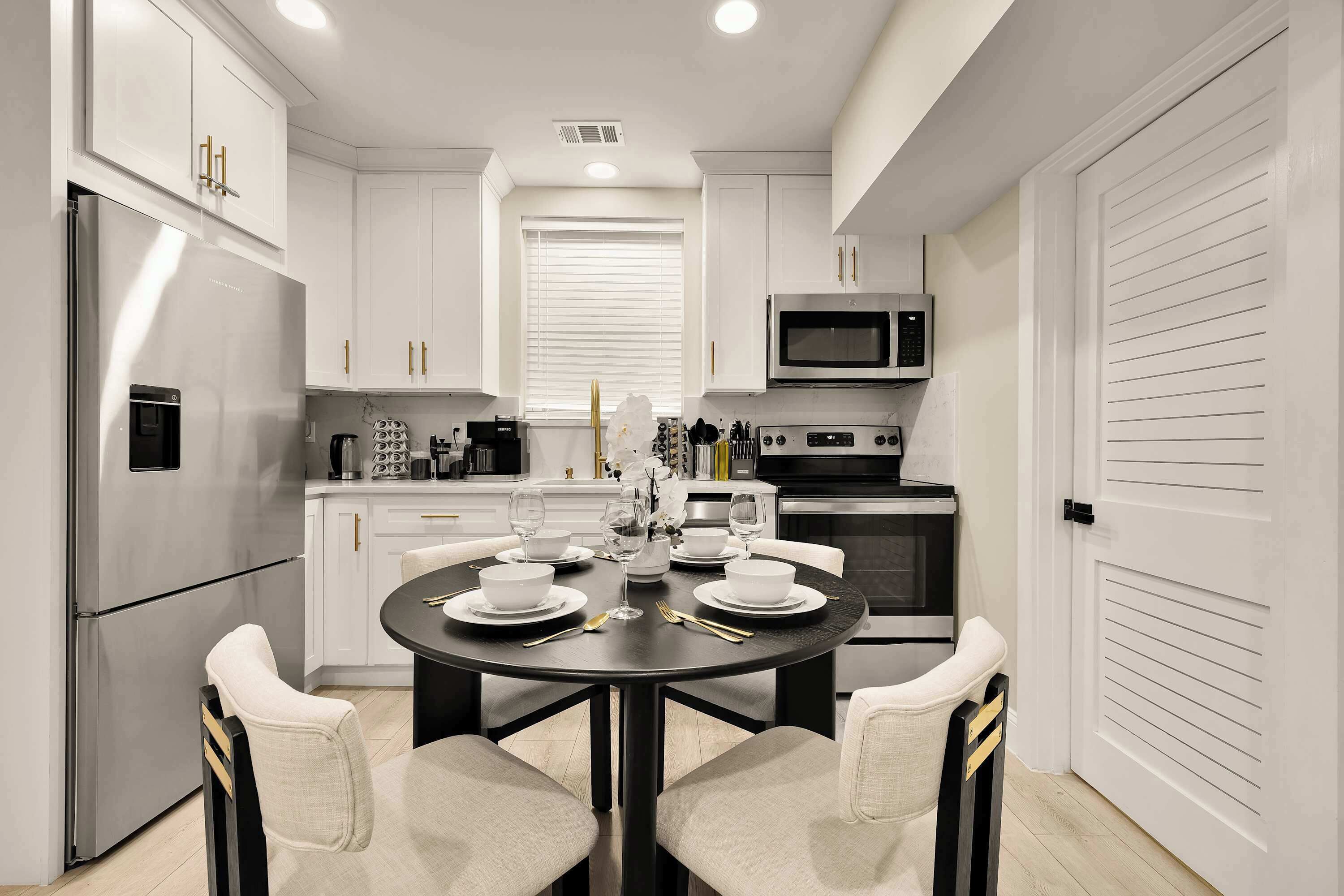 Coffee/tea maker, fridge, microwave, oven
