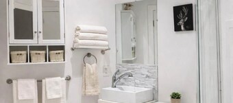 Cozy Deep cove Retreat near Quarry Rock North Vancouver BC