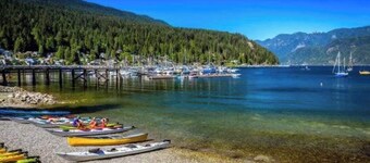 Cozy Deep cove Retreat near Quarry Rock North Vancouver BC