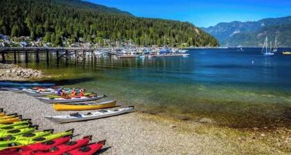 Cozy Deep cove Retreat near Quarry Rock North Vancouver BC