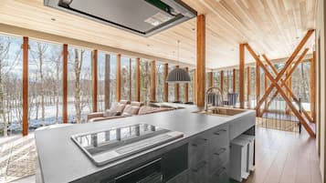 Luxury Villa, Mountain View | Private kitchen | Highchair