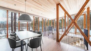 Luxury Villa, Mountain View | Free WiFi, bed sheets