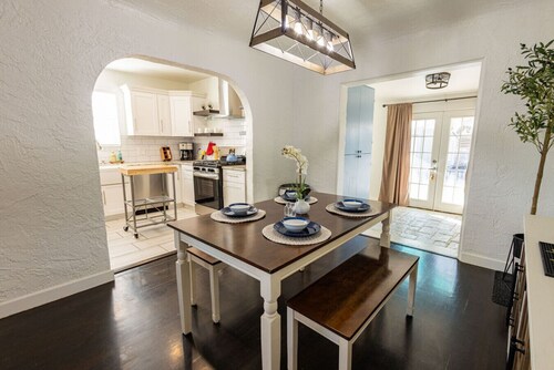 Cottage at Kern w/Scenic Views