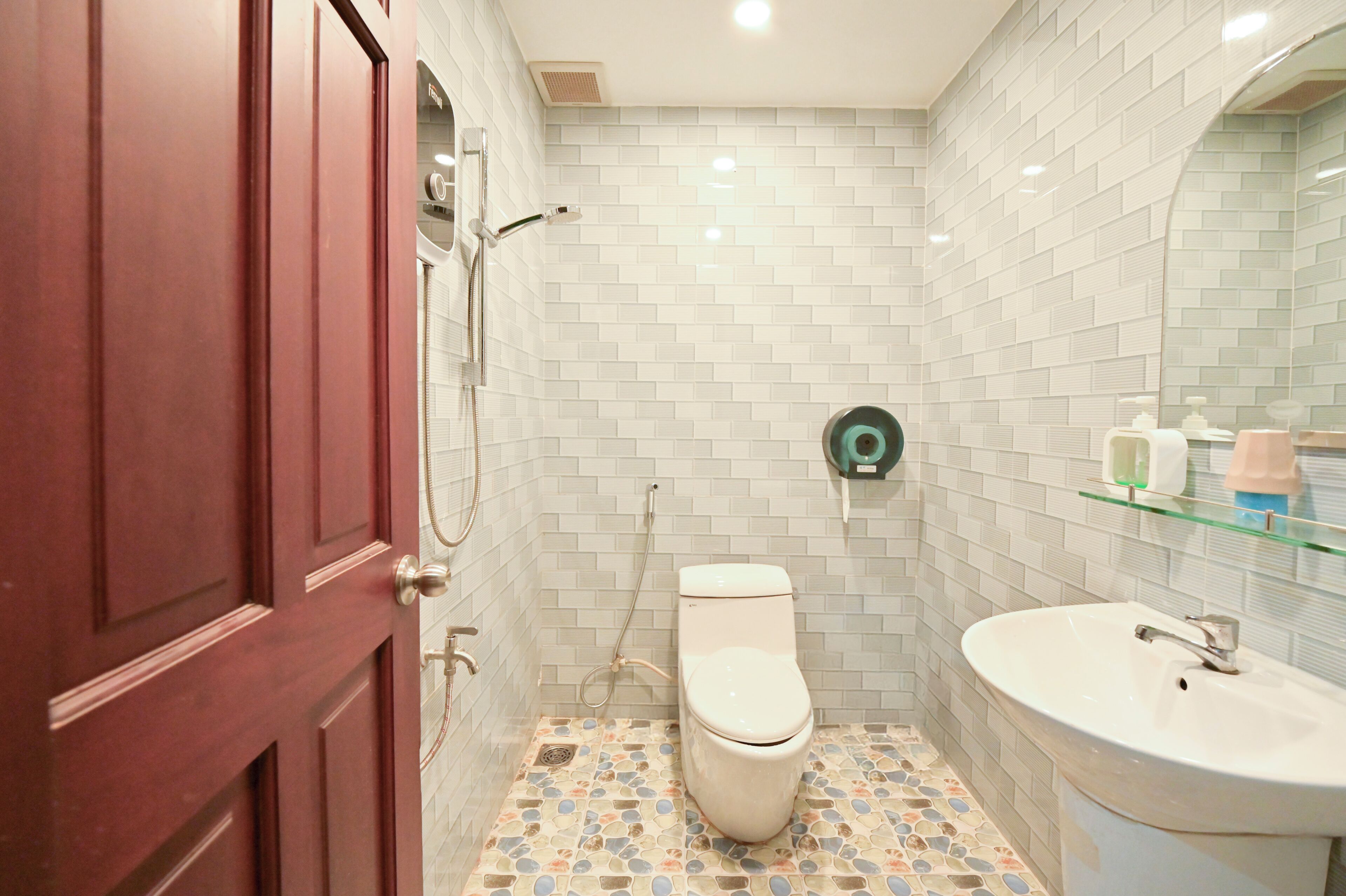 Doppia Deluxe | Bagno | Doccia, set di cortesia gratuito, asciugacapelli, asciugamani