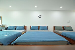 Family Room | Desk, laptop workspace, free WiFi - Crowne Cafe 2 - Ky Con (Ho Chi Minh)