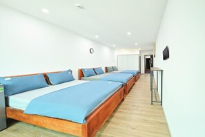 Family Room | Desk, laptop workspace, free WiFi - Crowne Cafe 2 - Ky Con (Ho Chi Minh)