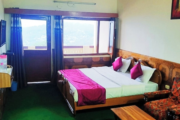 Quarto casal standard, várias camas | Roupas de cama antialérgicas, escrivaninha, quartos à prova de som