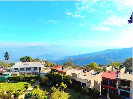Mountain view. Mountain View Hotel Tribhuwan Ranikhet