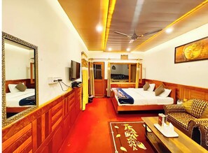 Hypo-allergenic bedding, desk, soundproofing, free WiFi - Mountain View Hotel Tribhuwan Ranikhet (Ranikhet)