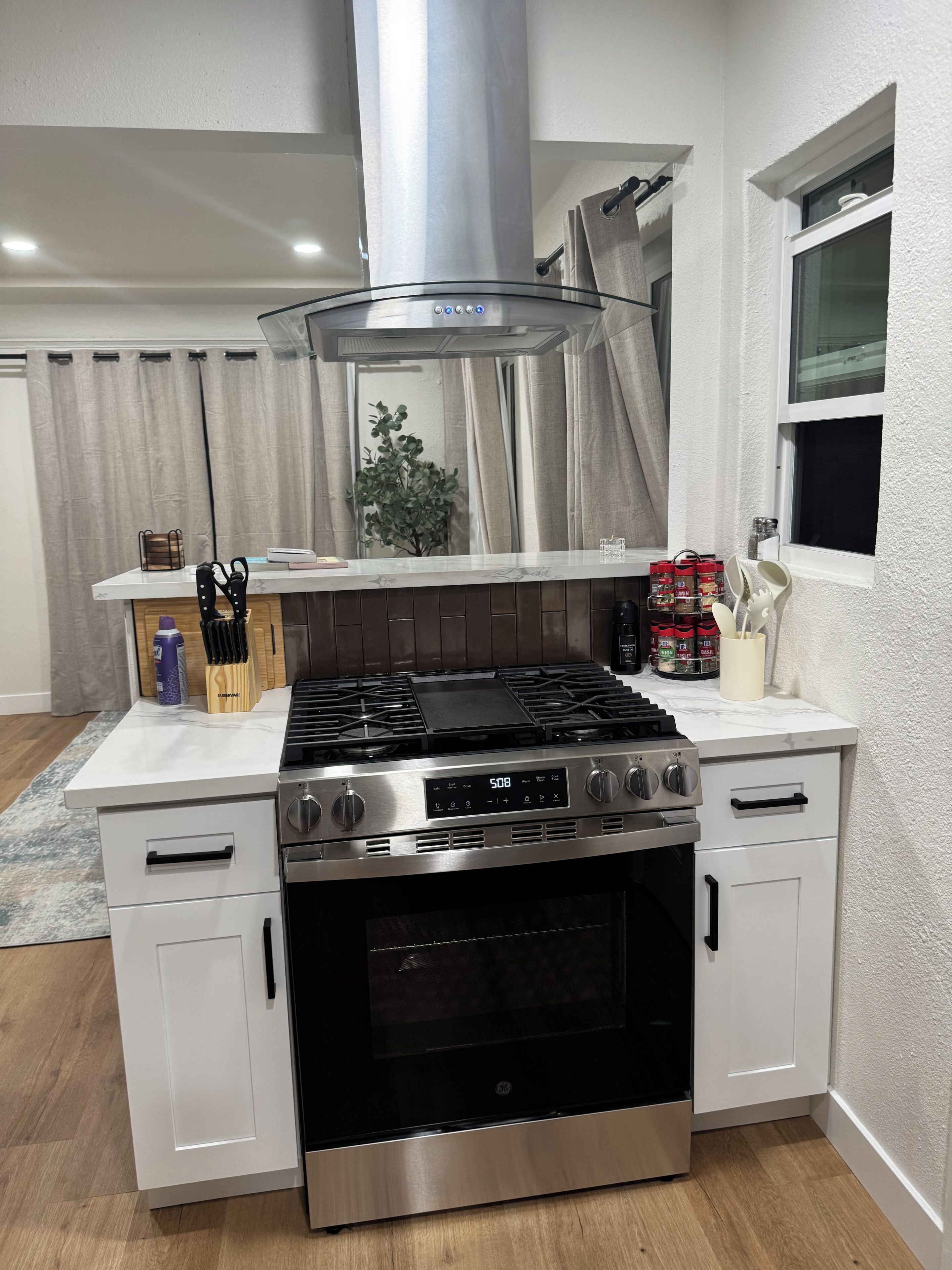 Refrigerador, microondas, horno, placa de cocina