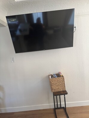 Interior - Chic East LA Retreat (East Los Angeles)