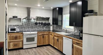 The Diamond Flat is your ideal home base - centrally located and spacious!