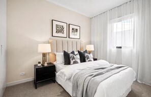 Room - Iconic Urban Luxury Townhouse in Surry Hills (Surry Hills)