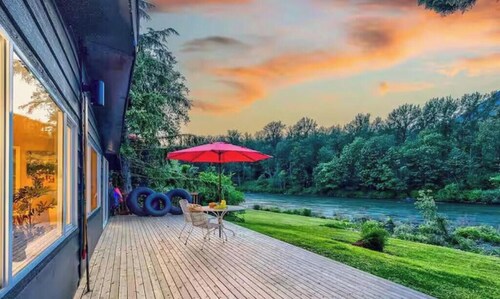 The Riverbend Getaway: 3-bedroom cabin on the water
