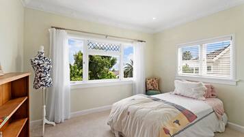 4 bedrooms, desk, iron/ironing board, free WiFi