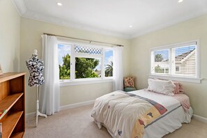 4 bedrooms, desk, iron/ironing board, free WiFi