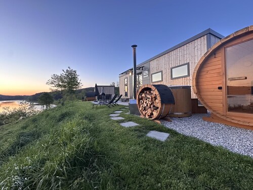 Tiny-Chalet direkt am See mit Sauna & HotTub