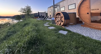 Tiny-Chalet direkt am See mit Sauna & HotTub