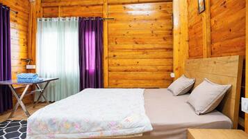 Deluxe Double Room | Hypo-allergenic bedding, desk, soundproofing, free WiFi