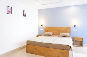 Deluxe szoba kétszemélyes ággyal | Hipoallergén ágynemű, íróasztal, hangszigetelés és ingyenes wifi