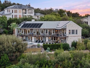 Exterior - El Toro - Upscale Villa (Austin)