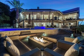 Terrace/patio - El Toro - Upscale Villa (Austin)