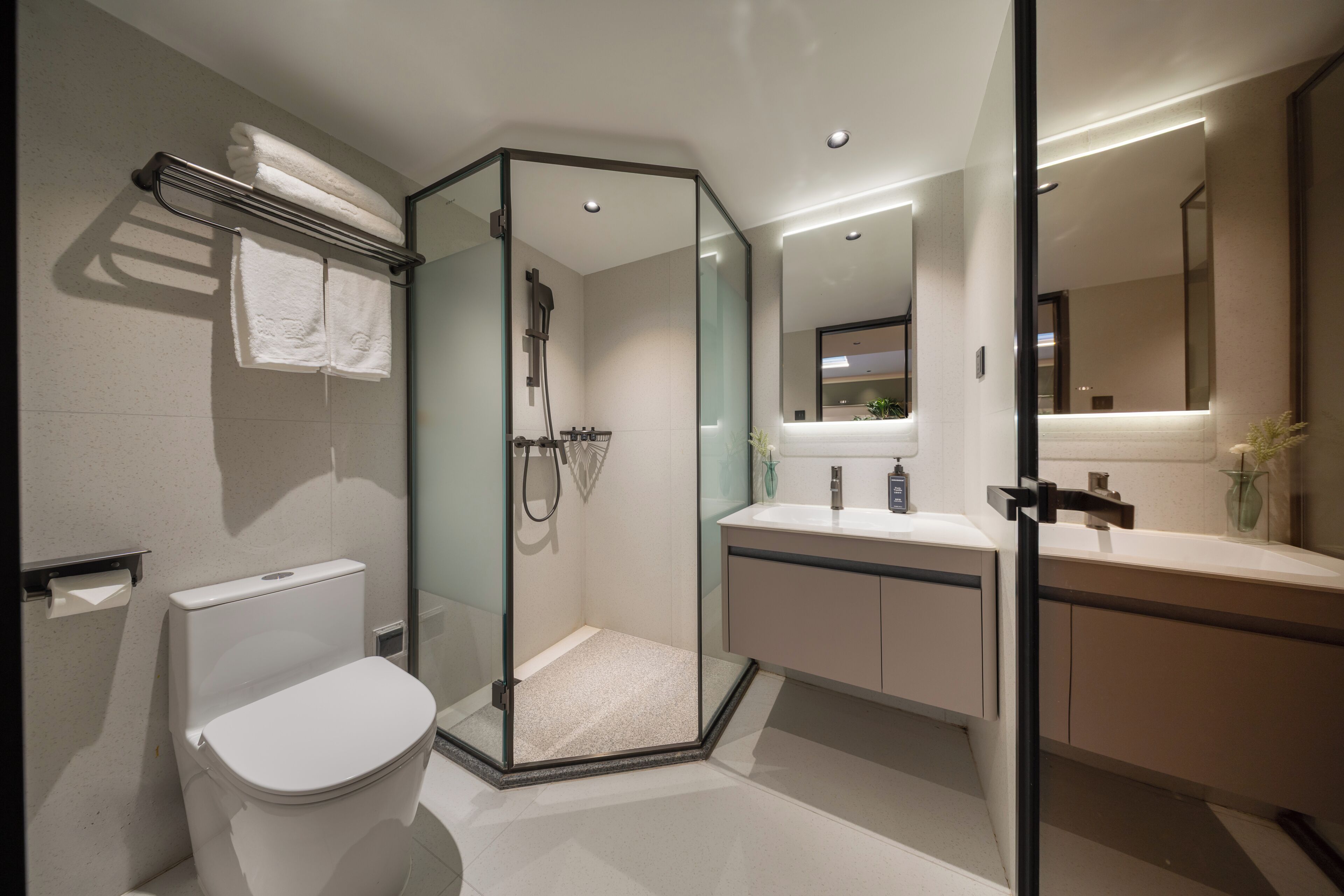 Dúplex familiar | Baño | Amenidades de baño gratuitas, secadora de cabello, pantuflas, toallas 