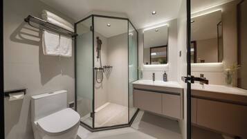 Dúplex familiar | Baño | Amenidades de baño gratuitas, secadora de cabello, pantuflas, toallas